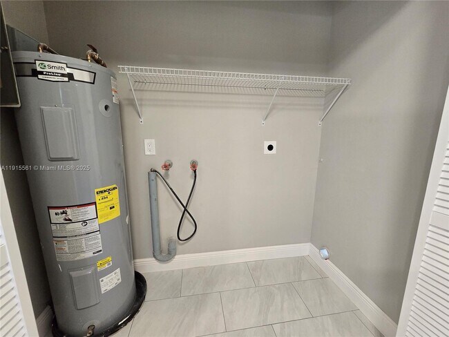 Building Photo - 3201 SE Hibiscus St