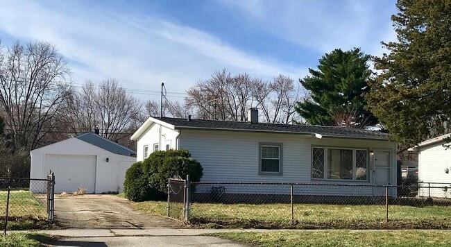 Building Photo - 1425 Evans Ave