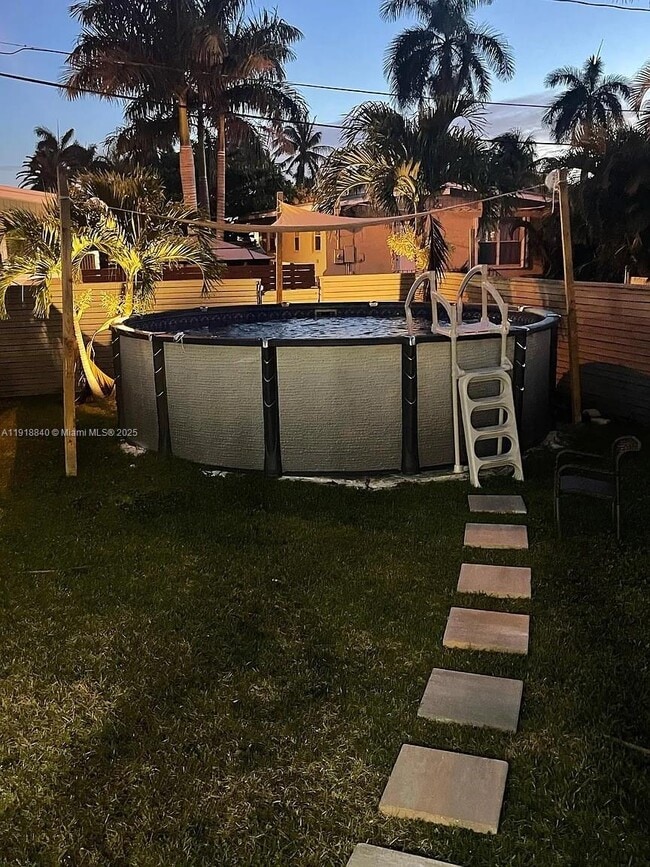 Building Photo - 715 Hollywood Blvd