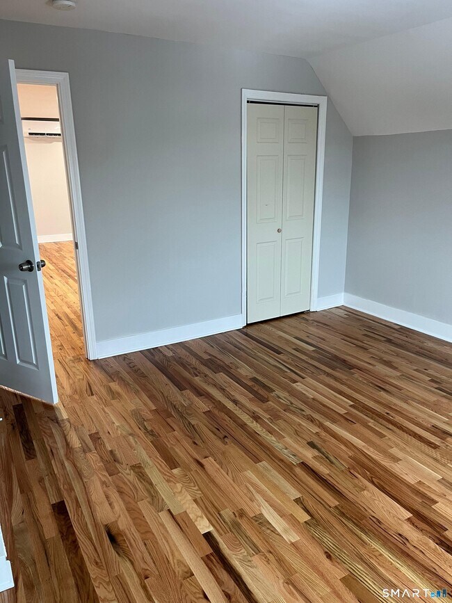 Building Photo - 85 James St