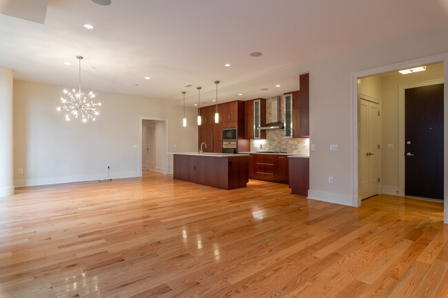 Dining area - 601 N Fairfax St