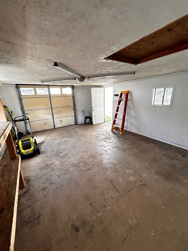 Building Photo - 511 W Little Creek Rd