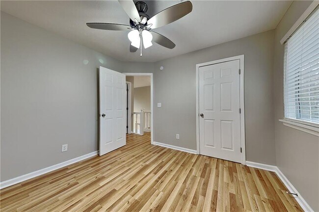 Building Photo - 5652 Longbow Dr