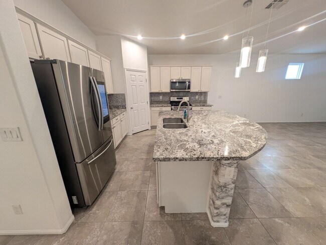 Building Photo - 4811 Shady Chestnut Ct