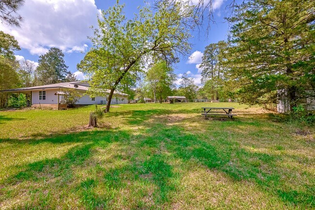 Building Photo - 8 Vick Rd