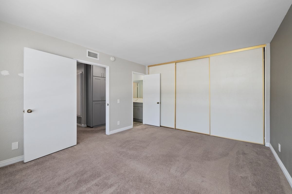 Building Photo - 19 Exeter