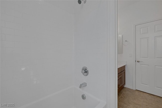 Building Photo - 489 Intonation St