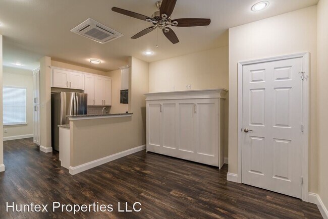 Building Photo - 2407 Bois D'Arc St