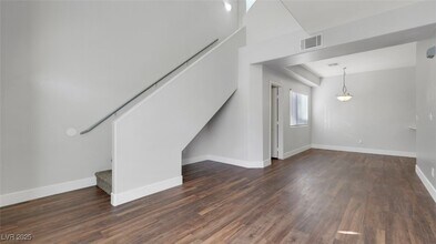 Building Photo - 492 Parrot Beak St