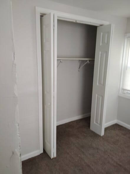 Building Photo - 418 Holly Dr SE