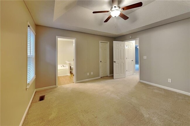 Building Photo - 600 Glendale Forest Dr