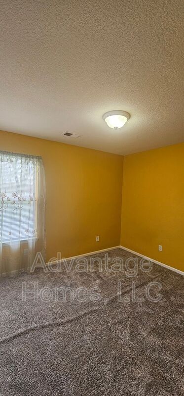 Building Photo - 809 Midjay Dr