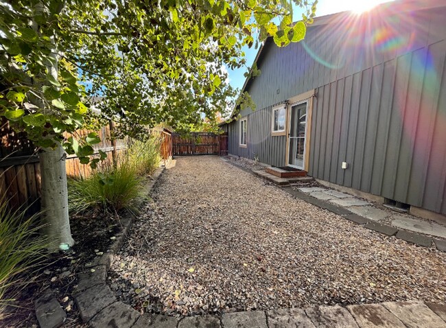 Building Photo - Spacious Westside 3-Bdrm + office & fenced yard!