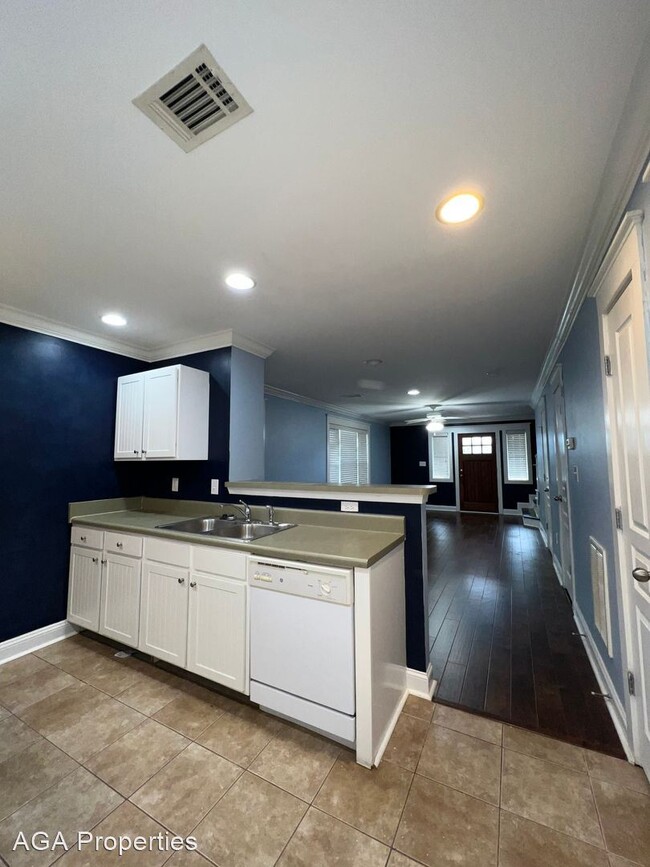 Building Photo - 2 br, 3 bath House - 1035 S Barnett Shoals...