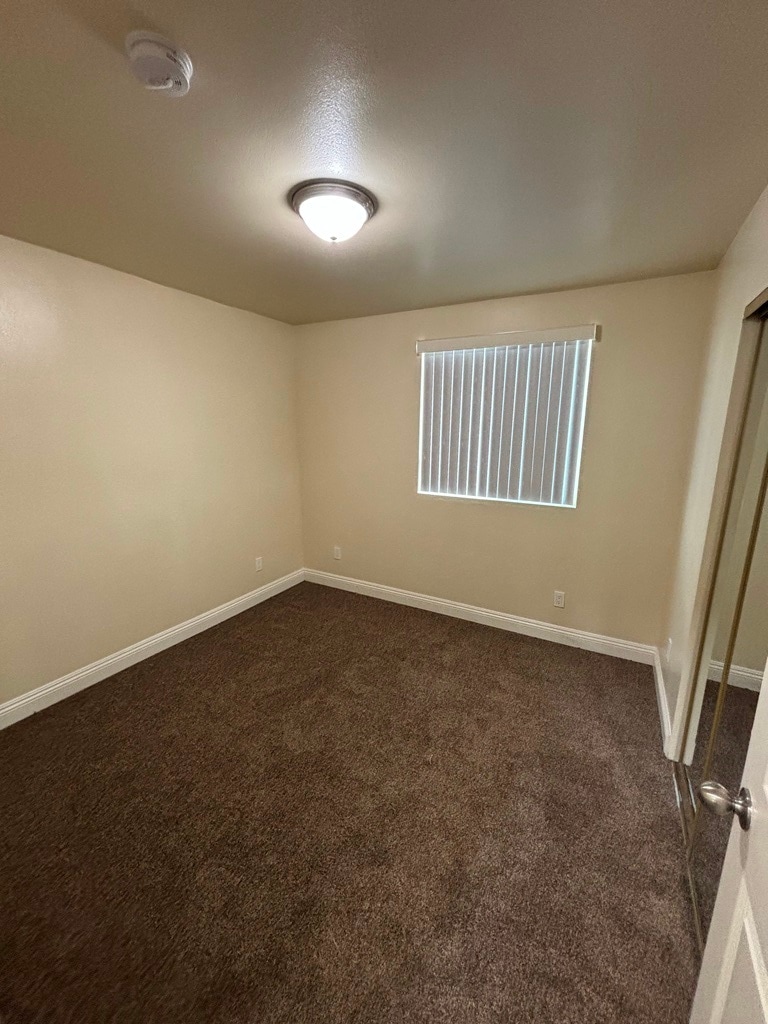 Building Photo - 739 E 79th St