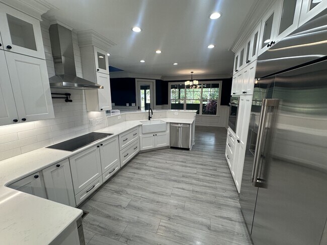 Building Photo - 253 Shawcroft Rd
