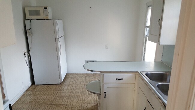 Building Photo - 235 Jewell St