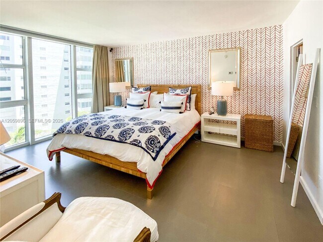 Building Photo - 10275 Collins Ave