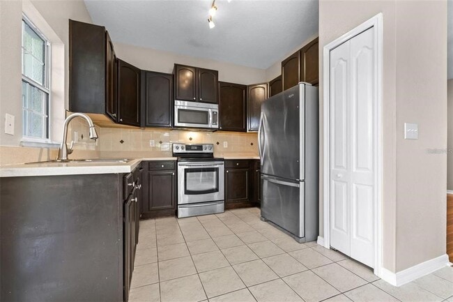 Building Photo - 2020 Greenwood Valley Dr