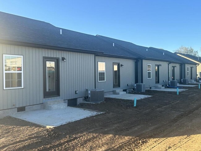 Building Photo - 104 Pinehurst Dr