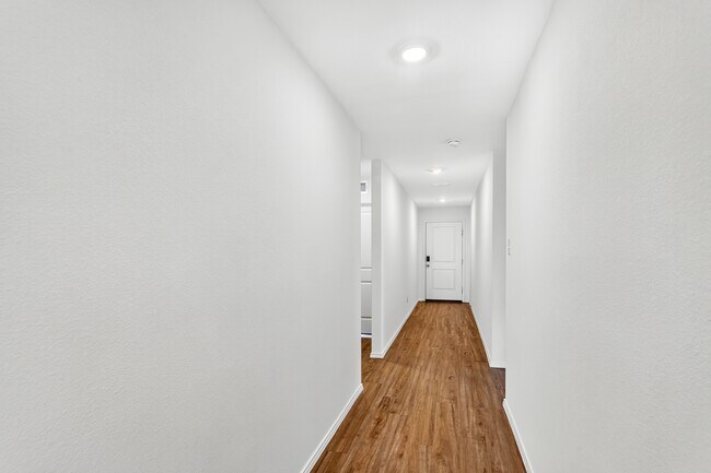 Building Photo - 1033 Sourgum St