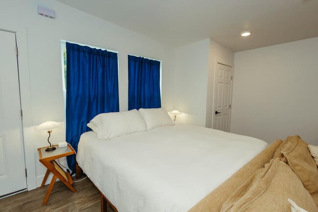 Building Photo - 3817 Leland Ave