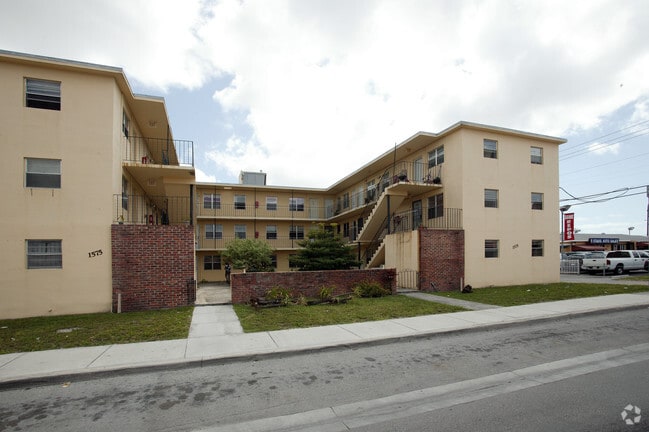 Building Photo - 1575 Palm Ave