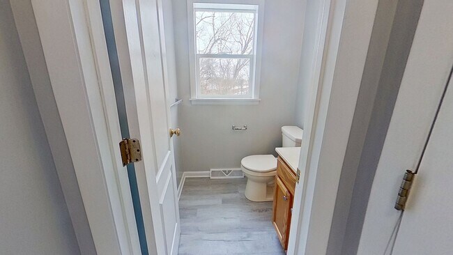 Building Photo - Comfortable Townhome in Convenient Location