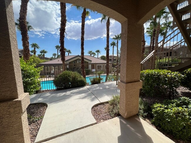 Building Photo - Beautifully remodeled 3 bedroom 2 bathroom downstairs condo right next to the pool!!