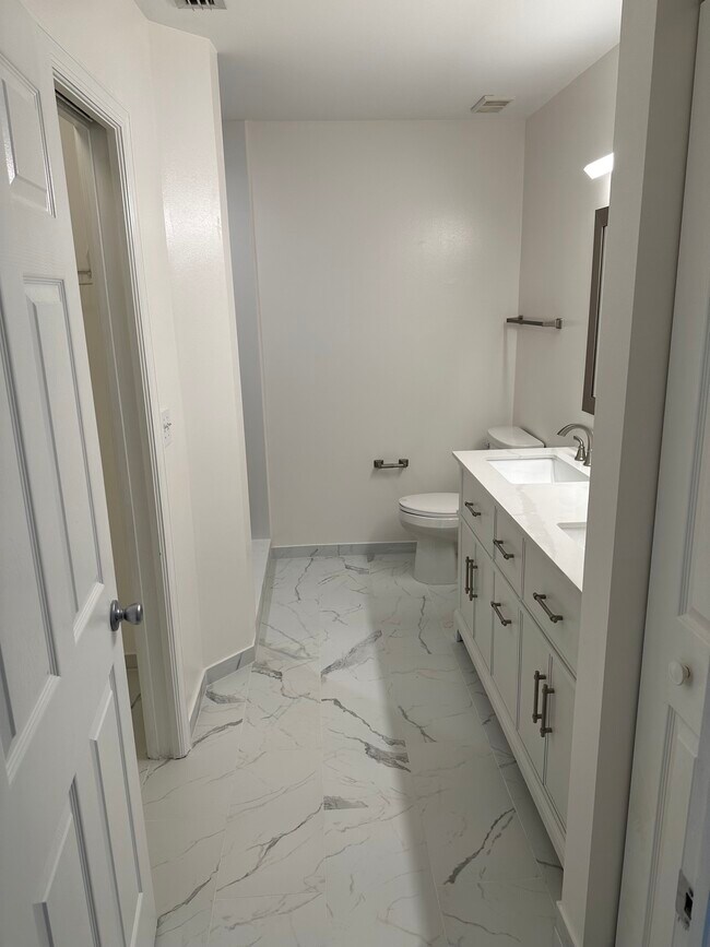 Building Photo - 156 Pebble Shores Dr