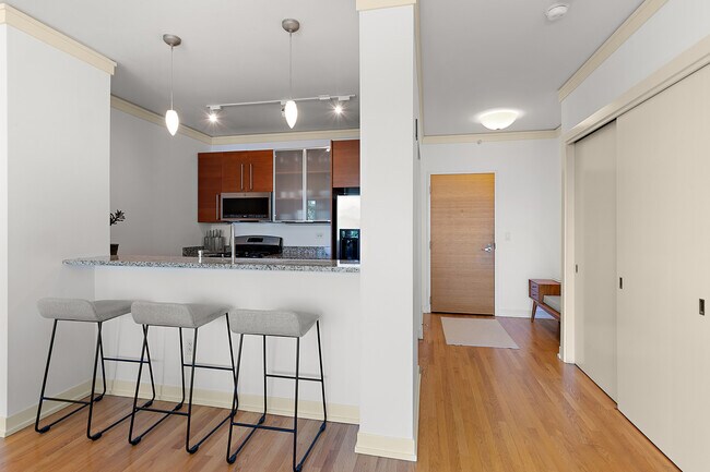 Building Photo - 1570 Elmwood Ave