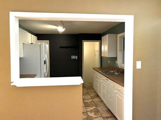 Building Photo - 27160 Spring Arbor Dr