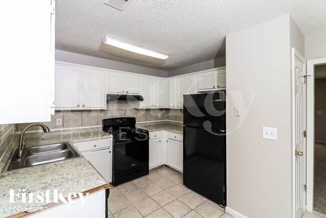 Building Photo - 3705 Acorn Dr