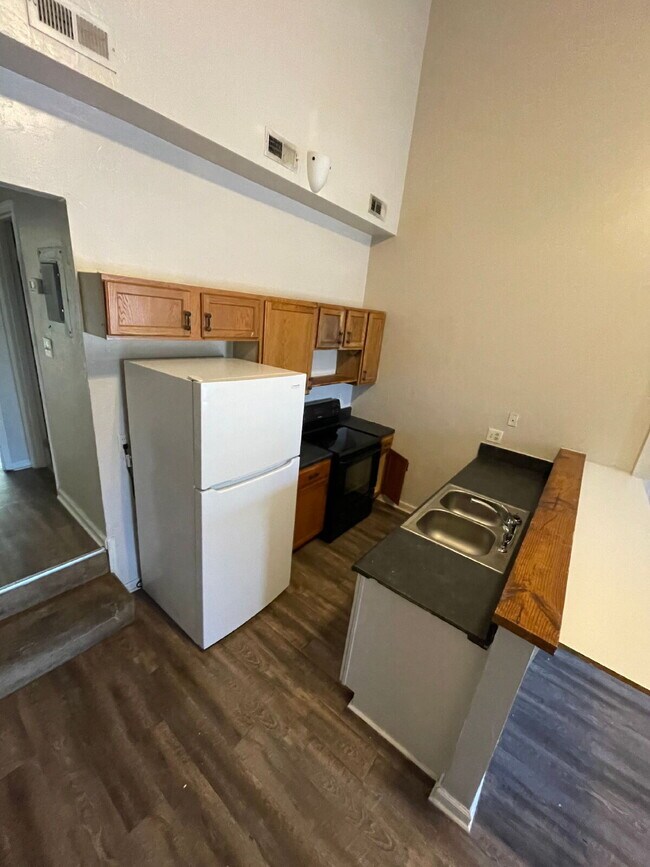 Building Photo - Affordable 2/1 Off Ocala