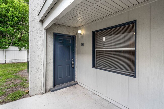 Building Photo - 1BD/1BA Apartment off Curry Ford in Henley Park Apartments!