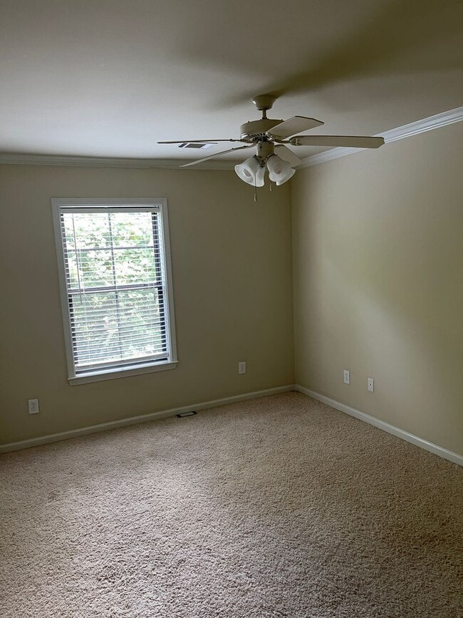 Building Photo - Stephanie Ct. Townhome