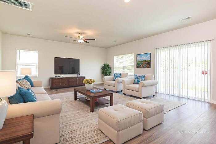 Building Photo - 261 Clydesdale Cir