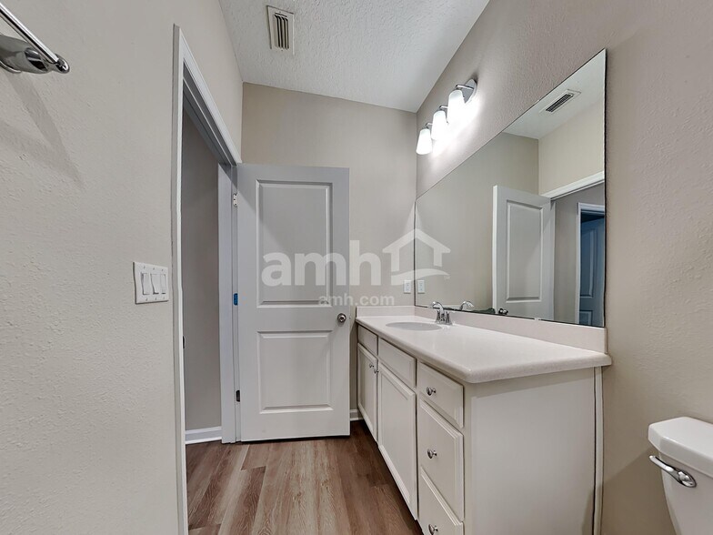 Building Photo - 225 Stone Arbor Ln