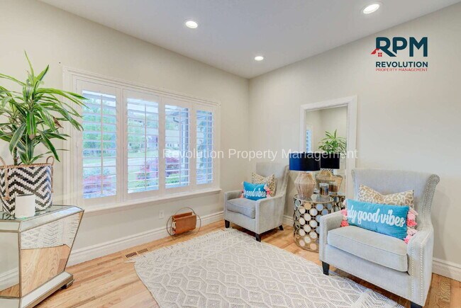 Building Photo - "Spacious Elegance: Stunning 6-Bedroom Ret...