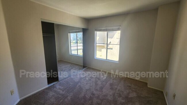 Building Photo - 2023 Lakeridge Cir
