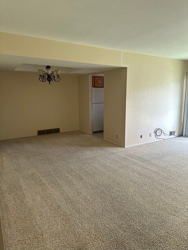 Building Photo - Waterbury Way condominium - utilities included