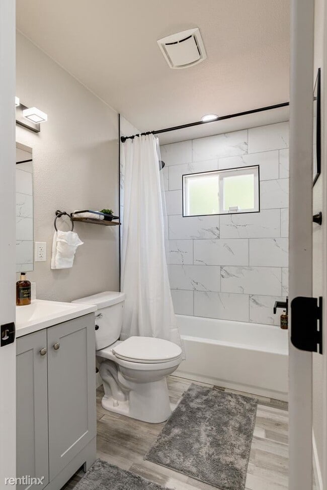 Building Photo - 2 br, 1 bath Duplex - 3944 Apple Blossom W...