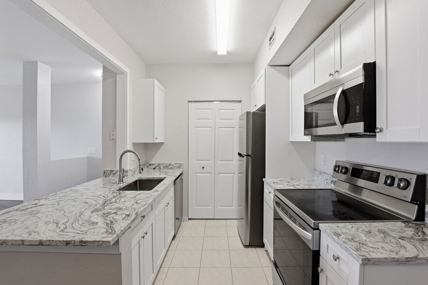 Building Photo - 6321 Aragon Way