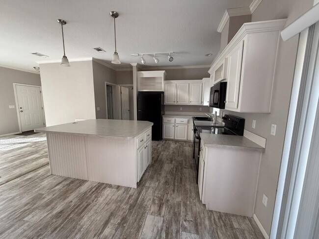 Building Photo - 640 Frank Griffin Ave