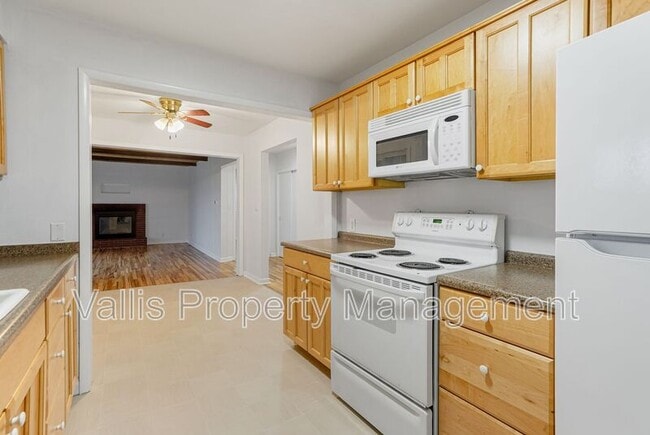 Building Photo - 389 Appleblossom Ave N