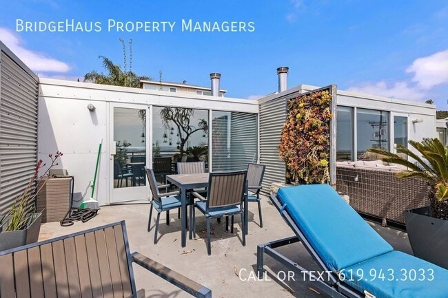 Building Photo - 3033 India St