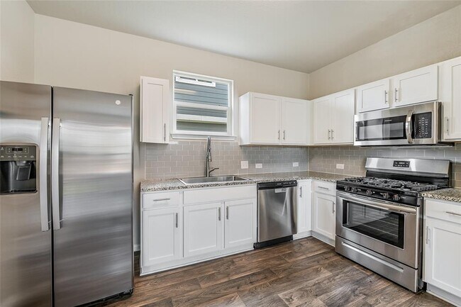 Building Photo - 2200 Arborside Dr