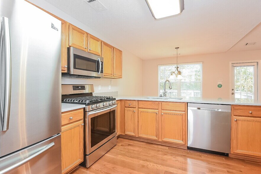 Building Photo - 208 Pebble Creek Ct