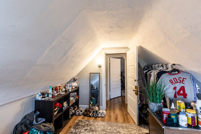 Building Photo - 208 Bosley St