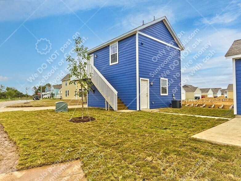 Building Photo - 335 Rachel St